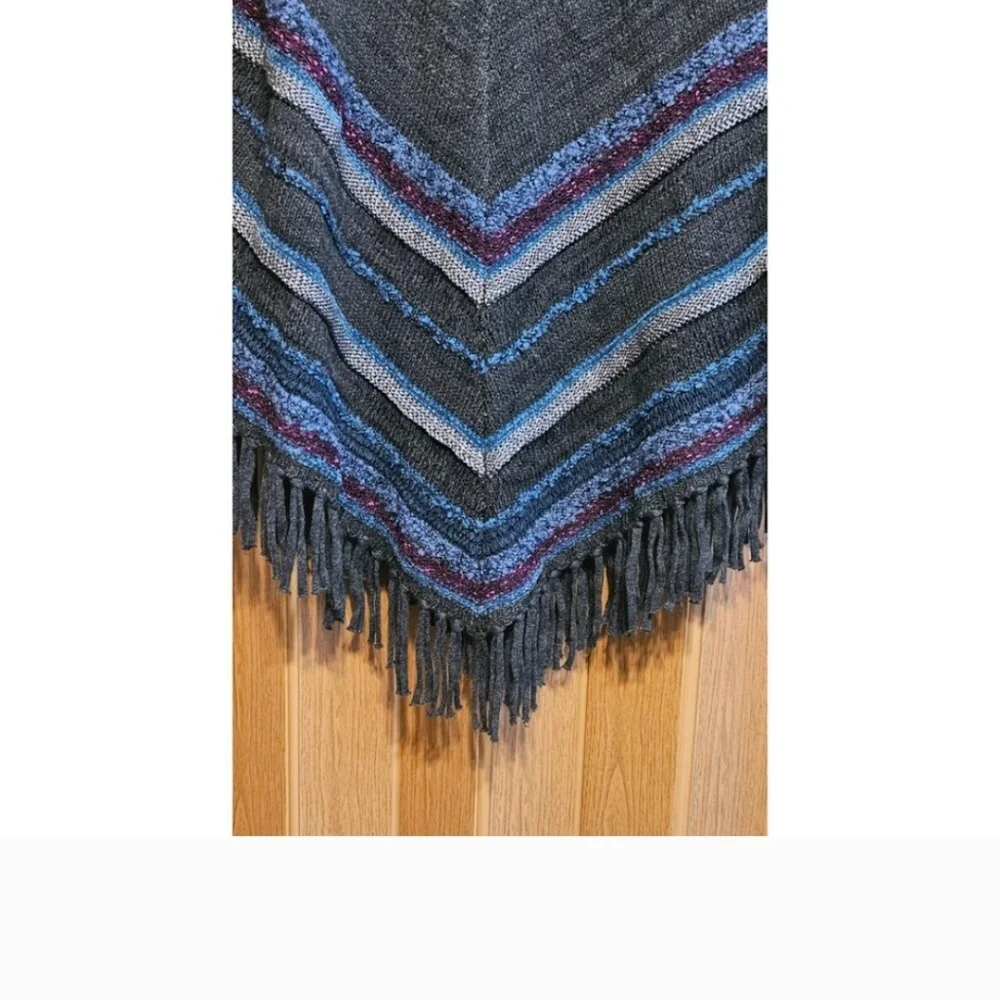 Soft Surroundings Charcoal and  Fringed Bottom - Picture 2 of 5